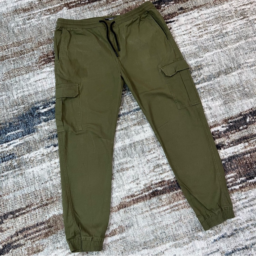 NEW FOREVER 21 6 Pocket Cargo Jogger Pants Army Green